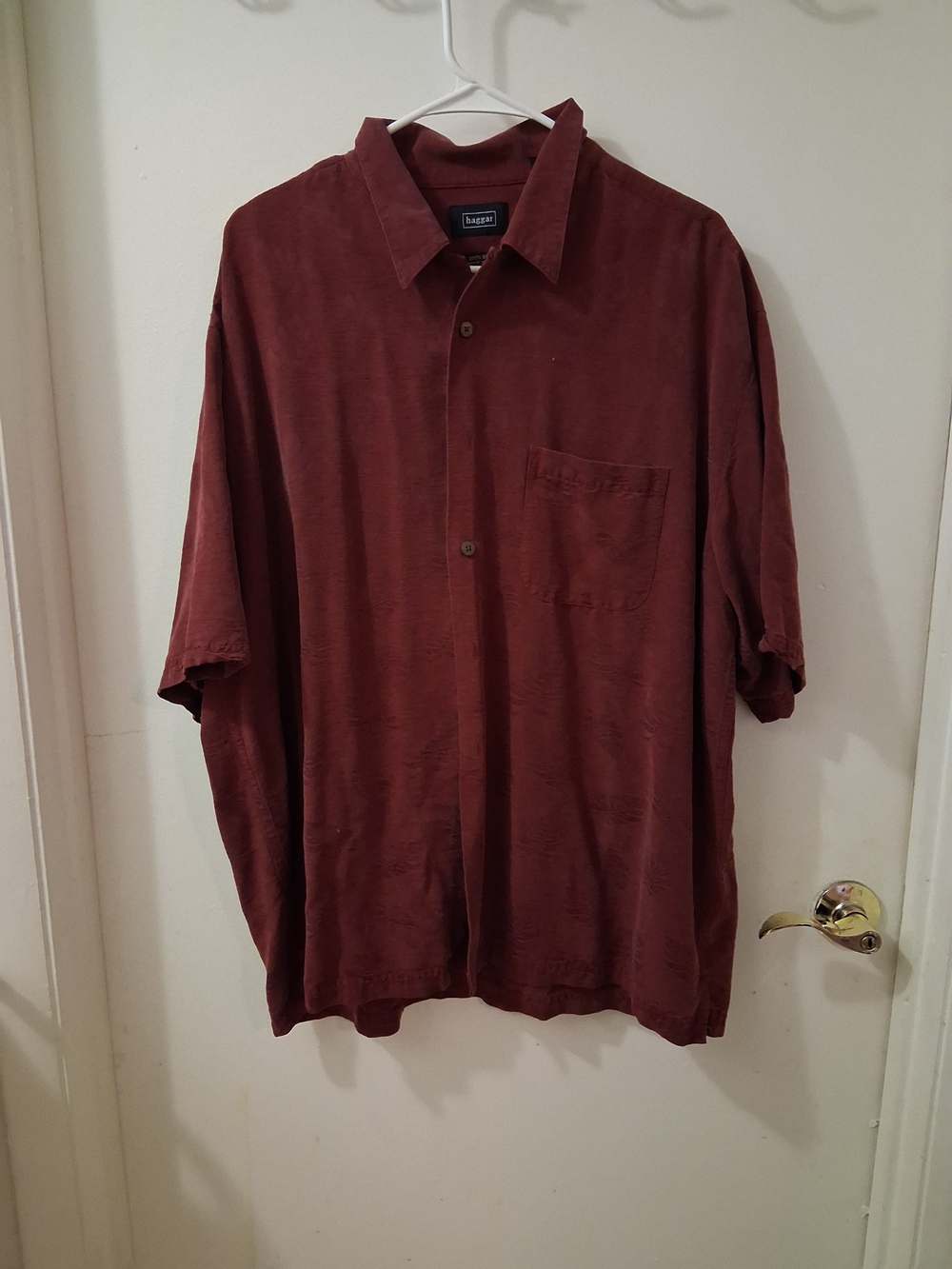 Vintage Haggar Mens XL 46" Burgundy Silk Woven Floral Short Sleeve Button-Up